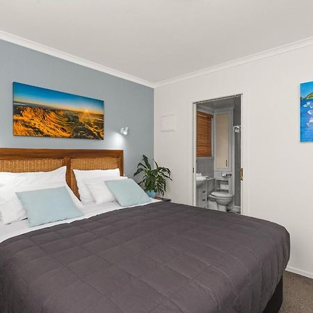 The Village Apartment, Just Steps To The Village Shops, Bars And Restaurants Havelock North Exterior foto