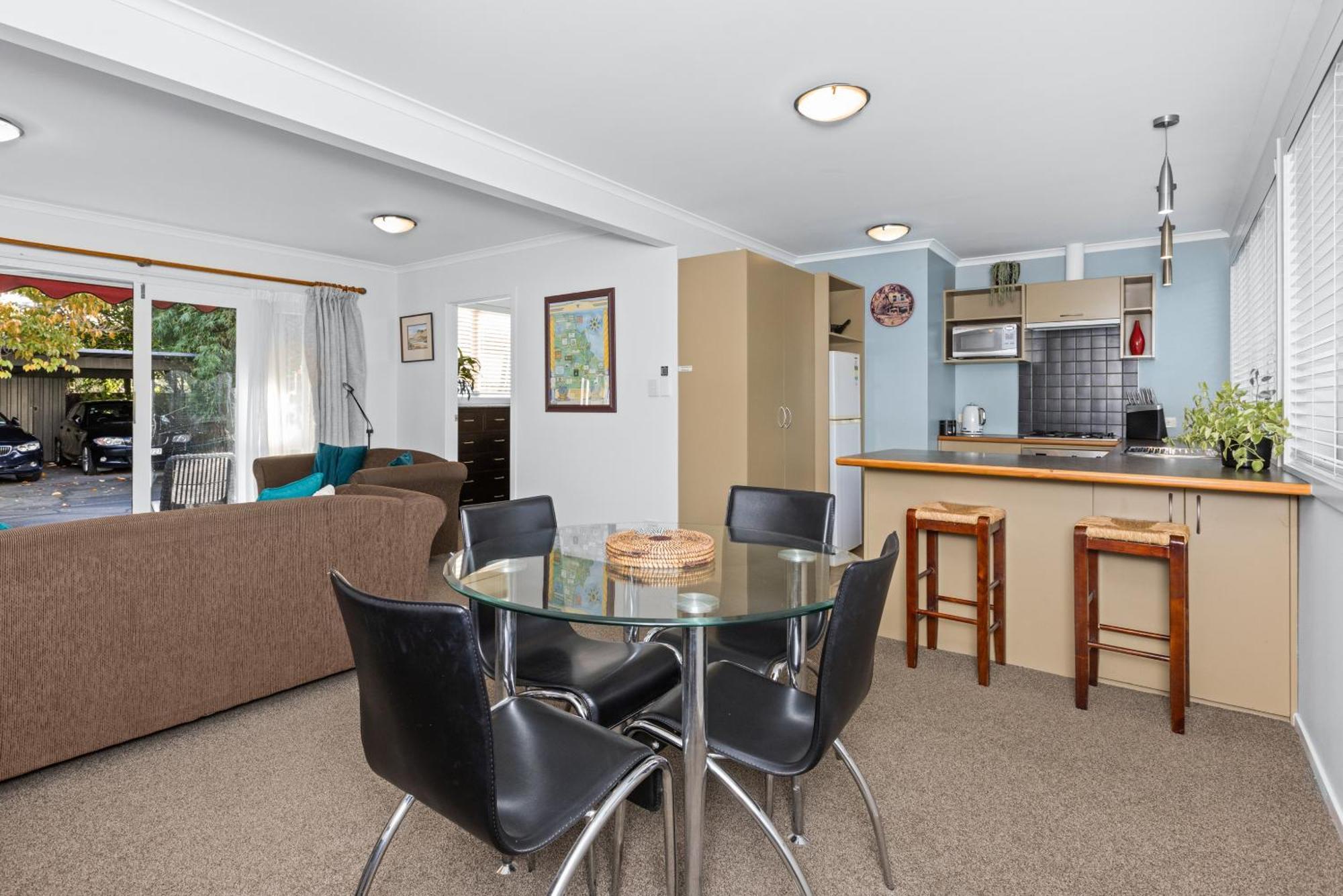 The Village Apartment, Just Steps To The Village Shops, Bars And Restaurants Havelock North Exterior foto